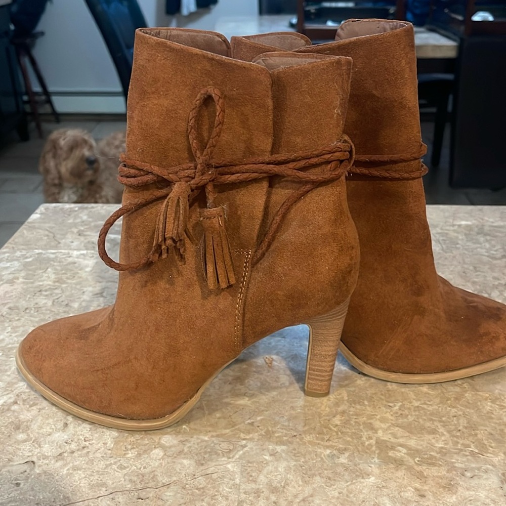 Beautiful Cognac ankle boots size 8.5W